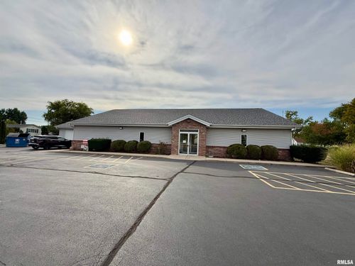 206 W Chestnut St, Chatham, IL, 62629-1303 | Card Image