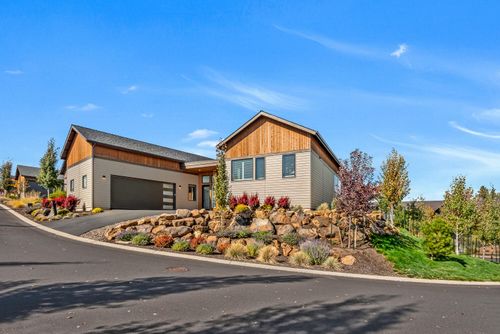 19211 Gateway Loop, Bend, OR, 97702-3796 | Card Image