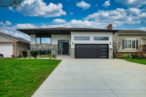 33 W Farmington Dr, Saint Catharines, ON, L2S3S3 | Card Image