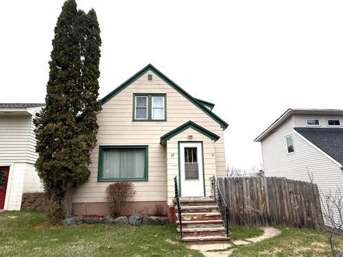 37 E Boundary St, Ely, MN, 55731-1328 | Card Image