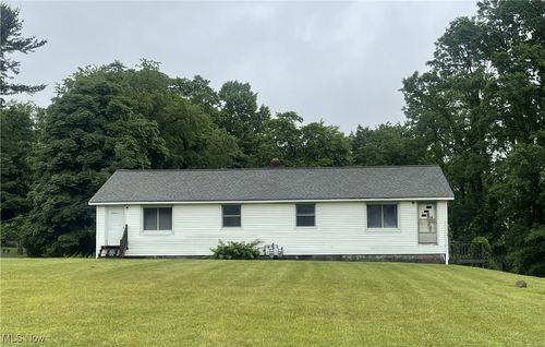 12490 Kinsman Rd, Burton, OH, 44021-9434 | Card Image