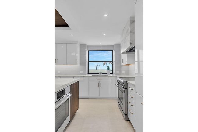 Direct Ocean Views | Image 15