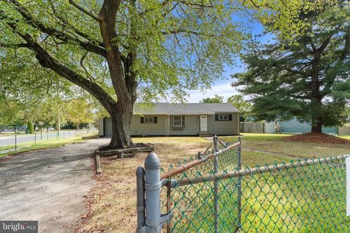 4 W Germantown Ave, MAPLE SHADE, NJ, 08052-2314 | Card Image