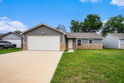 416 Whitney Court, House other with 3 bedrooms, 2 bathrooms and null parking in Rio Vista TX | Image 1