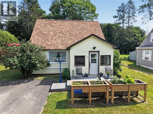 739 Athlone St, Fredericton, NB, E3A3A8 | Card Image