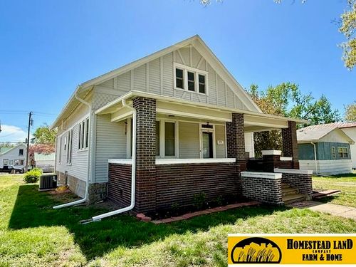 814 5th St, Fairbury, NE, 68352-2628 | Card Image