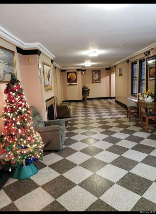 d2-62 Saunders St, Rego Park, NY, 11374 | Card Image