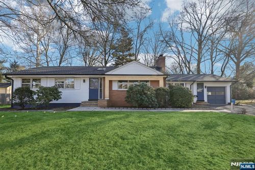 217 Knickerbocker Rd, Closter, NJ, 07624-1801 | Card Image