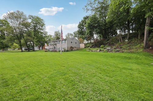 32 Meadow Ct, Cortlandt Mnr, NY, 10567-6262 | Card Image