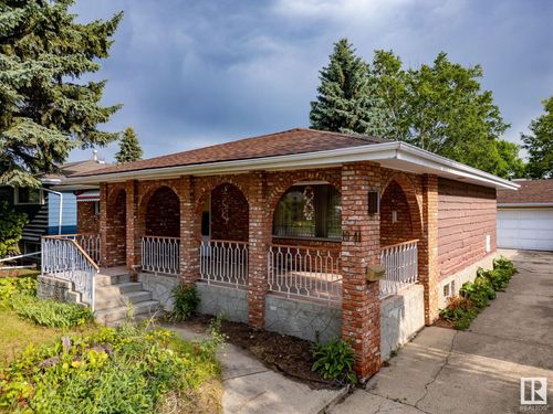 1041 Moyer Dr, Sherwood Park, AB, T8A1E7 | Card Image