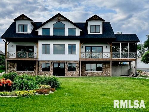 1403 Canal Shore Dr Sw, Le Claire, IA, 52753-9503 | Card Image