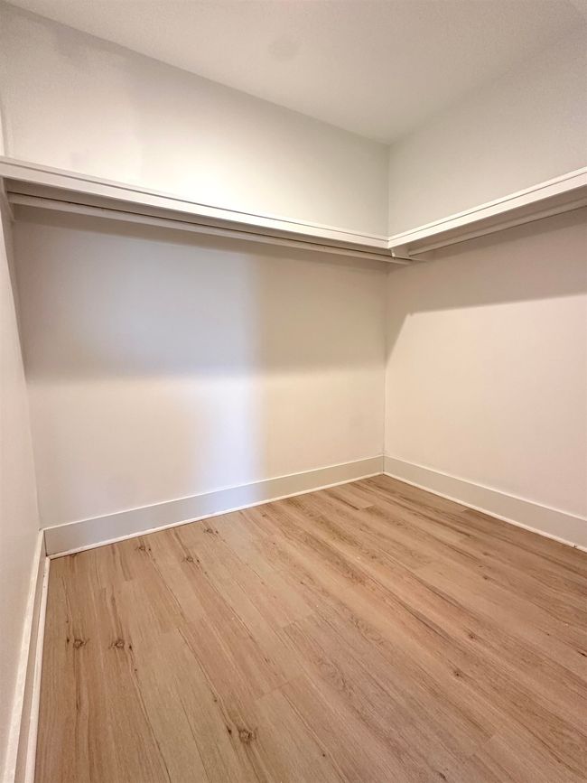Bonus Closet | Image 24