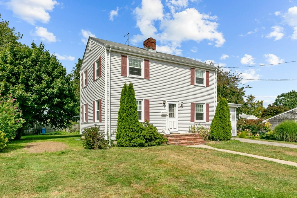 Donald Dr, Middletown, RI 02842