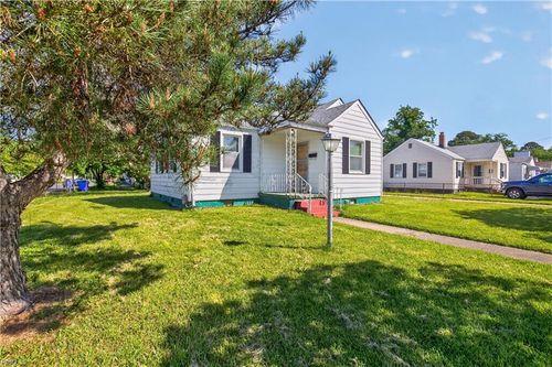 9305 Hickory St, Norfolk, VA, 23503-3331 | Card Image