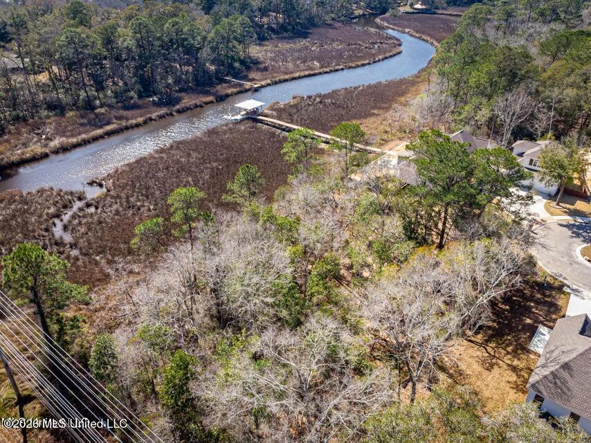 Land in Ocean Springs