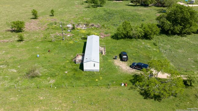 312 County Road 1295 B, House other with 3 bedrooms, 2 bathrooms and null parking in Moulton TX | Image 33