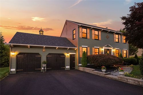 19 High Meadow Ln, South Kingstown, RI, 02879-7652 | Card Image
