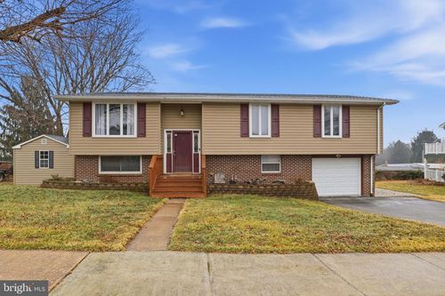 107 Maplewood Dr, Dover, PA, 17315-1331 | Card Image