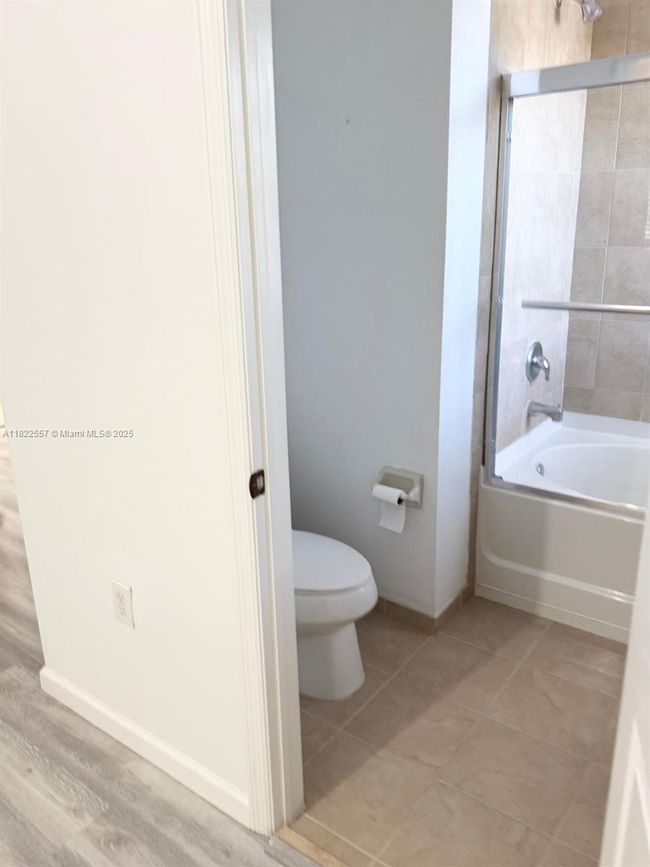 APT-213 - 8900 Nw 97 Th Ave, Condo with 3 bedrooms, 3 bathrooms and null parking in Medley FL | Image 24