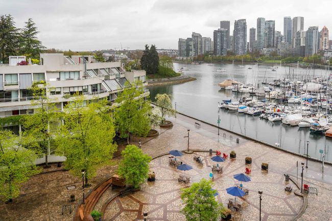 533 - 666 Leg In Boot Square, Condo with 3 bedrooms, 2 bathrooms and 2 parking in Vancouver BC | Image 10