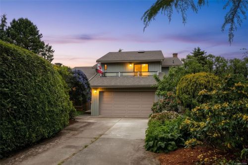 1558 Agnew Ave, Saanich, BC, V8N5M5 | Card Image