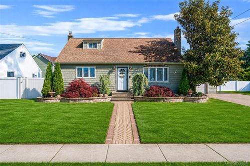403 Brookside Ct, Copiague, NY, 11726-4003 | Card Image
