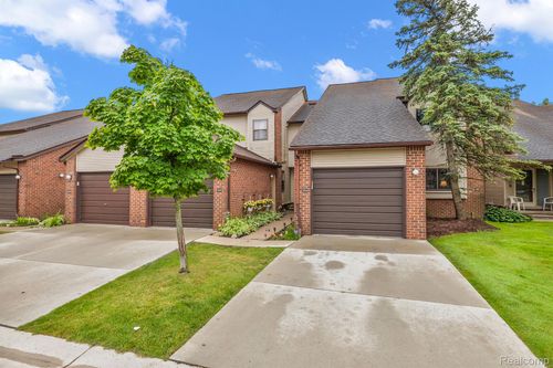 unit-204-6660 Ridgefield Circle, West Bloomfield Charter Township, MI, 48322 | Card Image