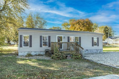 211 W South 2nd St, Stewardson, IL, 62463-1092 | Card Image