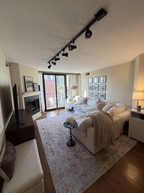 705-1309 N Wells St, Chicago, IL, 60610-1970 | Card Image