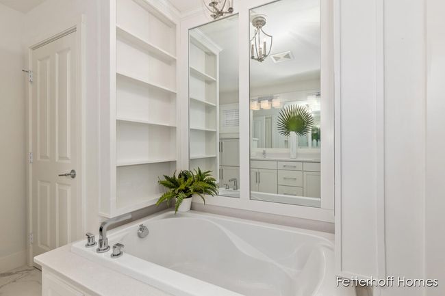 Soaking Tub | Image 17