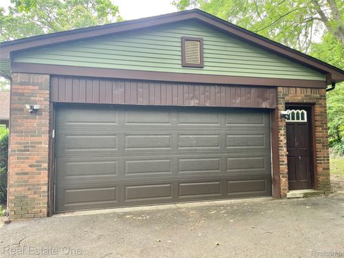 1850 Ludgate Ln, Rochester Hills, MI, 48309-2964 | Card Image