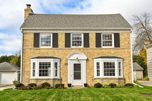 2417 N 96th St, Wauwatosa, WI, 53226-1754 | Card Image