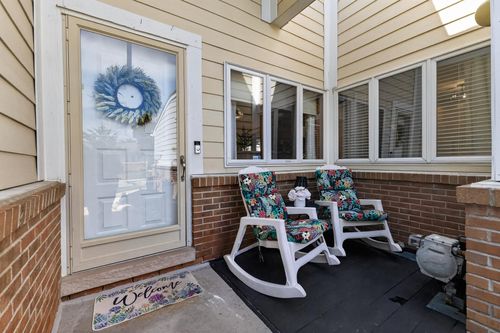 35075 Hillside Dr, Farmington Hills, MI, 48335-2515 | Card Image