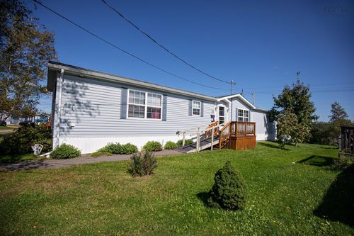 27 Fernwood Dr, House with 3 bedrooms, 2 bathrooms and null parking in Amherst NS | Card Image