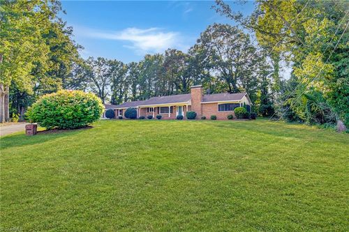 122 Pine St, King, NC, 27021-9577 | Card Image