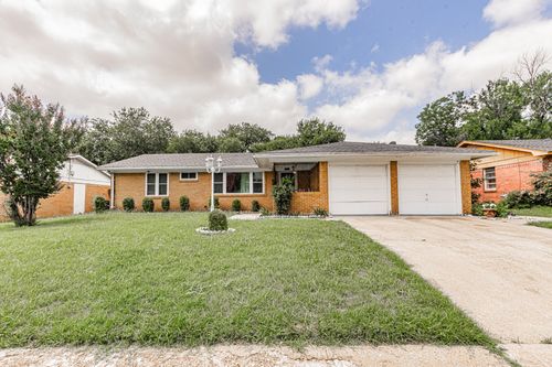 1428 Cloverdale Dr, Fort Worth, TX, 76134-1711 | Card Image