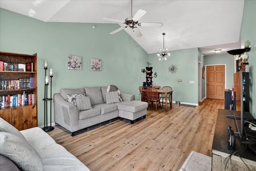 305-101 Metro Terrace, Madison, WI, 53718 | Card Image