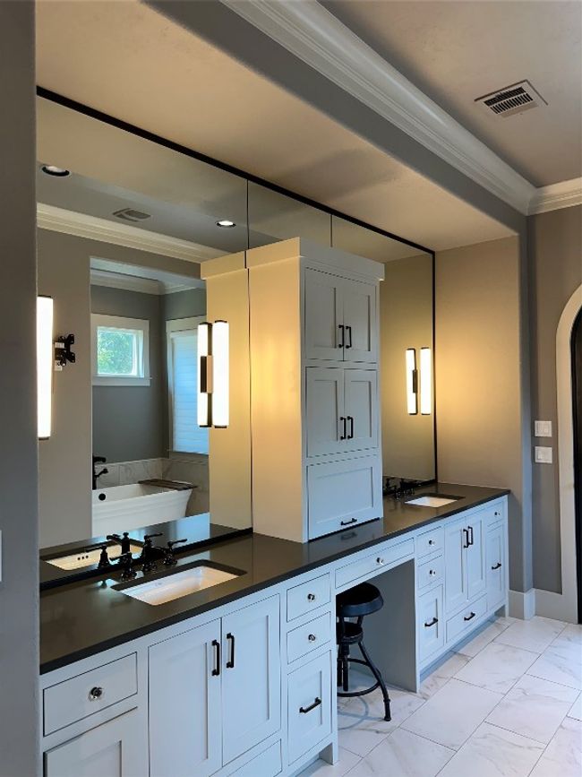 Dual vanities. | Image 18