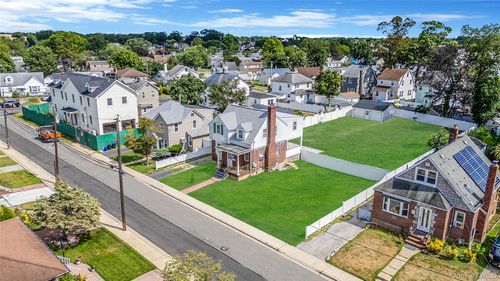 16 Felton Ave, Valley Stream, NY, 11580-3902 | Card Image