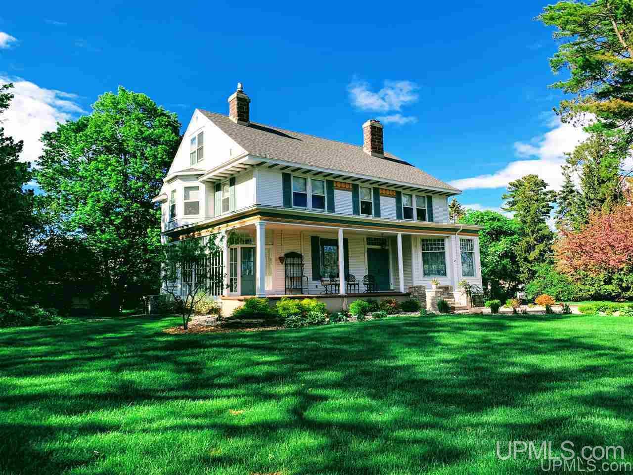 Lake Shore Dr, Gladstone, MI 49837