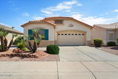 This lovely 1708sf Coronado model is located in the guard-gated 55+ resort community of Arizona Traditions. | Image 1