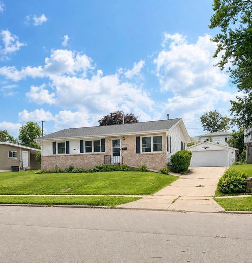 2565 23rd Avenue, Marion, IA, 52302 | Card Image