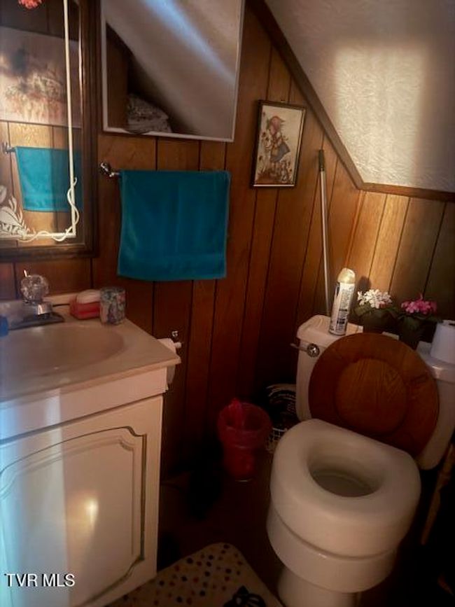 123 Mcmahan Gibbs Rd, House other with 2 bedrooms, 2 bathrooms and null parking in Roan Mountain TN | Image 24
