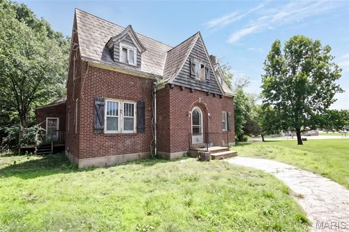 230 E Fitzgerald Ave, Gerald, MO, 63037-2521 | Card Image