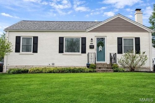 9208 Southview Ln, Saint Louis, MO, 63123-6442 | Card Image