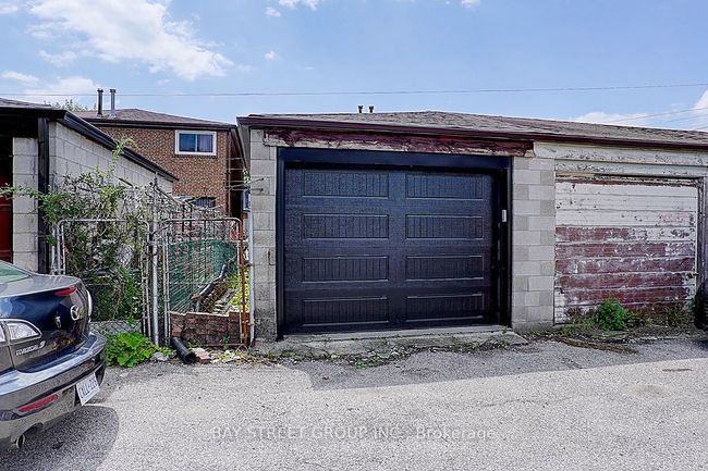 144 Wolseley St, House attached with 7 bedrooms, 3 bathrooms and null parking in Toronto ON | Image 17