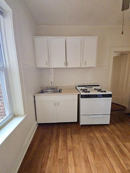 305-5-7 Kelly Pkwy, Bayonne, NJ, 07002-3411 | Card Image