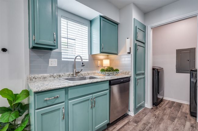 Completely renovated kitchen with stainless steel appliances (2024) | Image 6