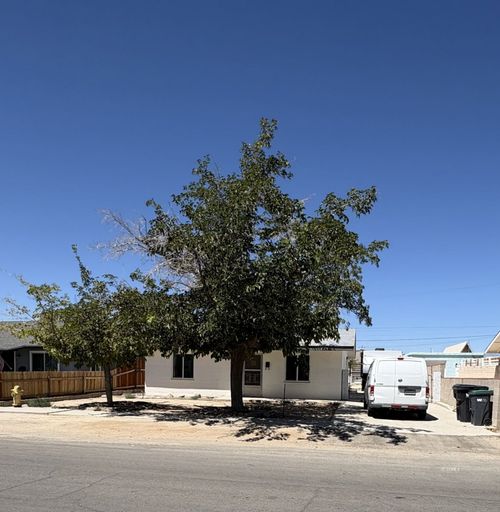 729 N Sanders St, Ridgecrest, CA, 93555-3527 | Card Image