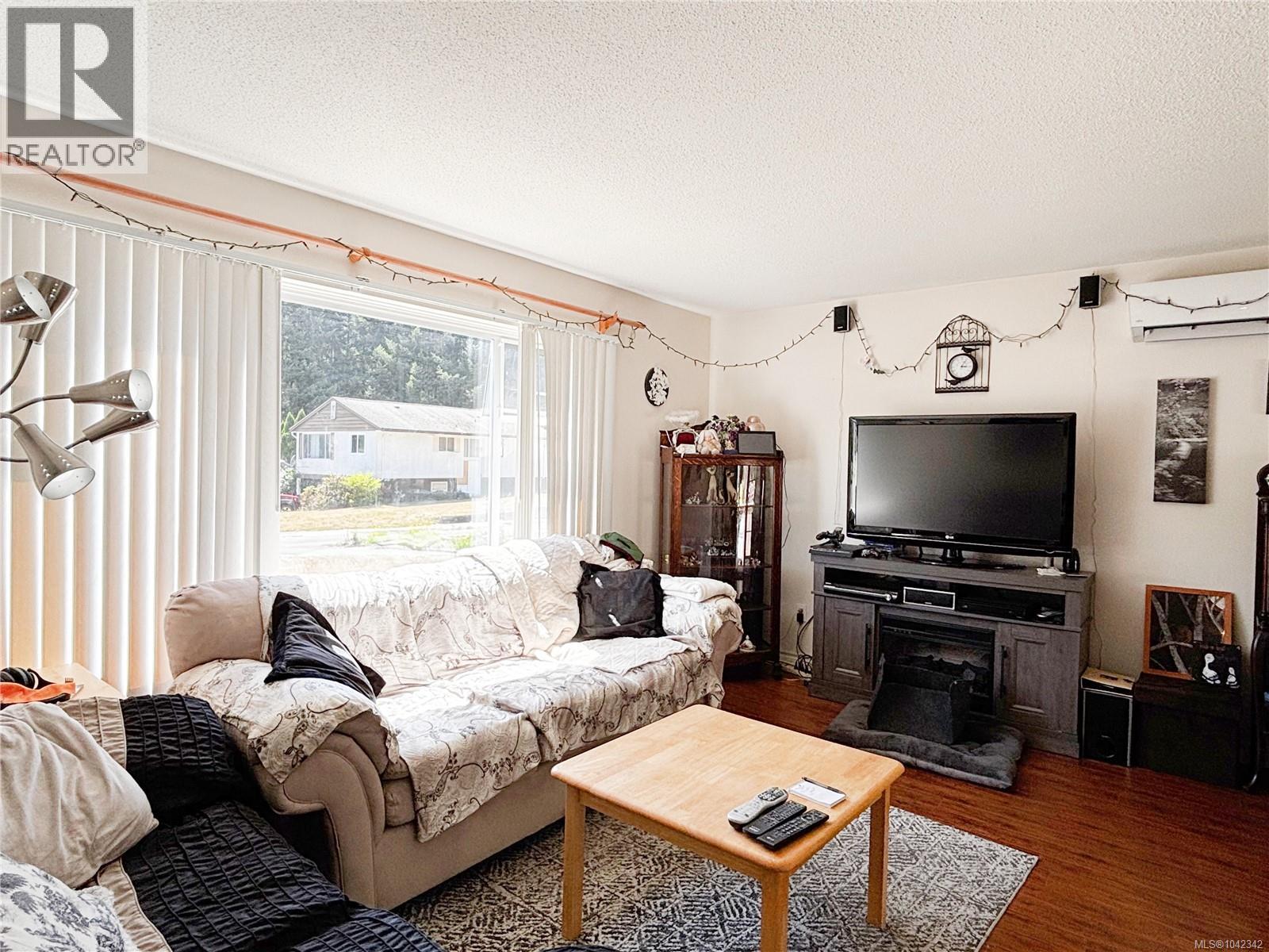 Residential in Gold River 4